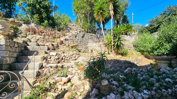 Maison à vendre à Carros - Vue dégagée sur collines et mer - Gros potentiel