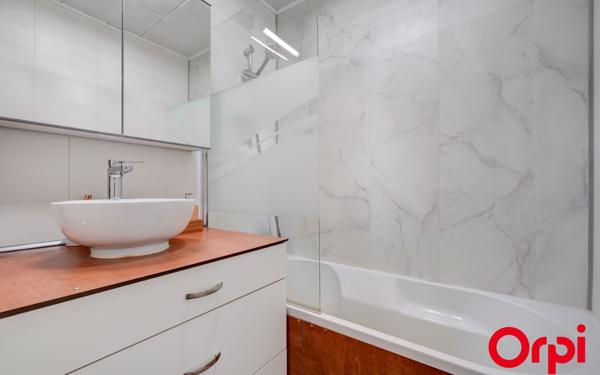 Appartement à vendre    3 pièces • 66,71 m2 Vénissieux