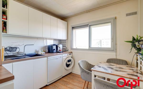 Appartement à vendre    3 pièces • 66,71 m2 Vénissieux