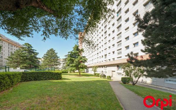 Appartement à vendre    3 pièces • 66,71 m2 Vénissieux
