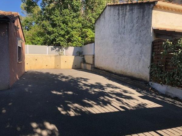 Villa dans quartier résidentiel calme