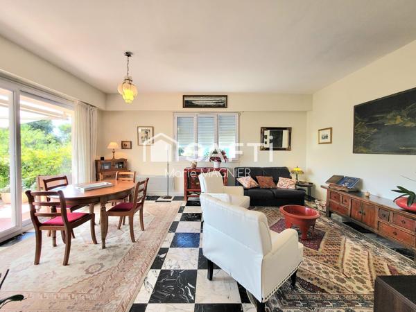 CAVALAIRE-SUR-MER – VILLA 167 m²  5 chambres avec studio et T2 indépendants – TERRAIN 900 m² PISCINABLE - QUARTIER RESIDENTIEL AU CALME
