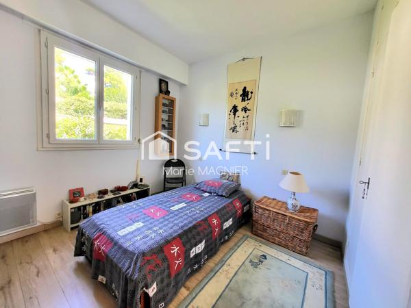 CAVALAIRE-SUR-MER – VILLA 167 m²  5 chambres avec studio et T2 indépendants – TERRAIN 900 m² PISCINABLE - QUARTIER RESIDENTIEL AU CALME