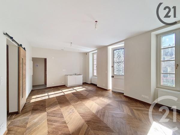 Immeuble à vendre  147 m2 BRIE COMTE ROBERT - 77