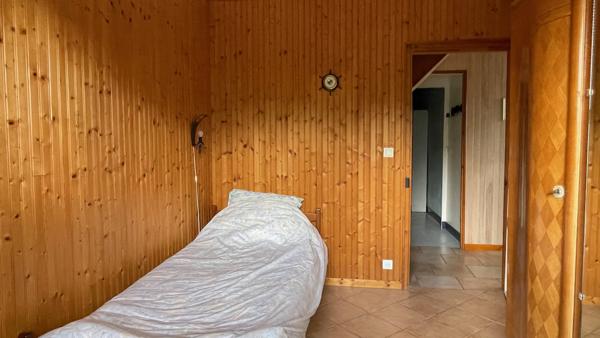 Maison
                                                                                                                                                                                                                                                                                                                        7 pièce(s)                                                                                                                                                                                                          5 chambre(s)                                                                                                                                                                                                          139  m²