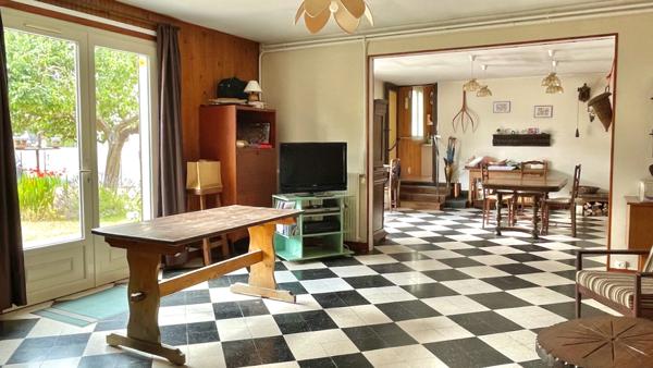Maison
                                                                                                                                                                                                                                                                                                                        7 pièce(s)                                                                                                                                                                                                          5 chambre(s)                                                                                                                                                                                                          139  m²