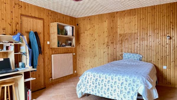 Maison
                                                                                                                                                                                                                                                                                                                        7 pièce(s)                                                                                                                                                                                                          5 chambre(s)                                                                                                                                                                                                          139  m²