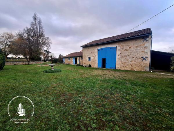 Sèvres-Anxaumont (86800) Maison en pierre à rénover à Sèvres-Anxaumont (84 m²), avec grand terrain et dépendances