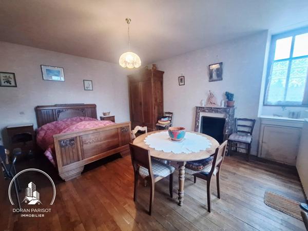 Sèvres-Anxaumont (86800) Maison en pierre à rénover à Sèvres-Anxaumont (84 m²), avec grand terrain et dépendances