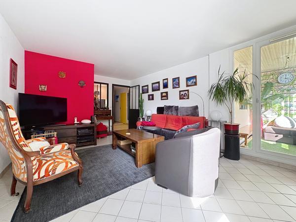 Appartement
         3 pièces
        - 73 m² 205 000 € *