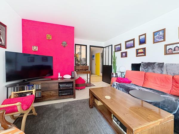 Appartement
         3 pièces
        - 73 m² 205 000 € *