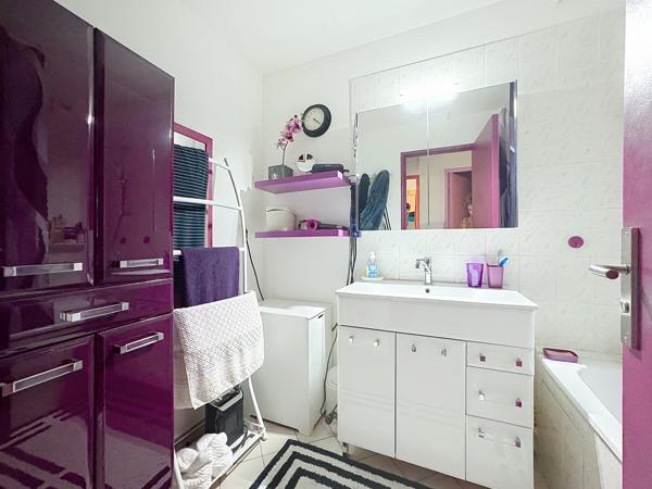 Appartement
         3 pièces
        - 73 m² 205 000 € *