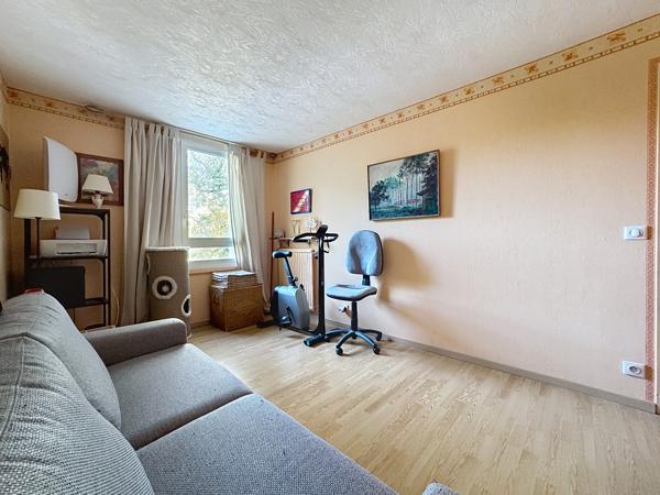 Appartement
         3 pièces
        - 73 m² 205 000 € *
