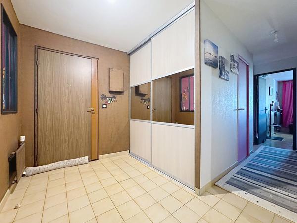 Appartement
         3 pièces
        - 73 m² 205 000 € *
