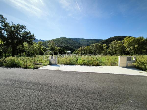 Terrain de 711 m²