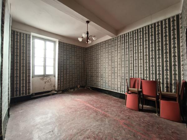 Bédarieux (34600) Immeuble de 175m2 en R+3 possibilité de 4 appartement avec garage