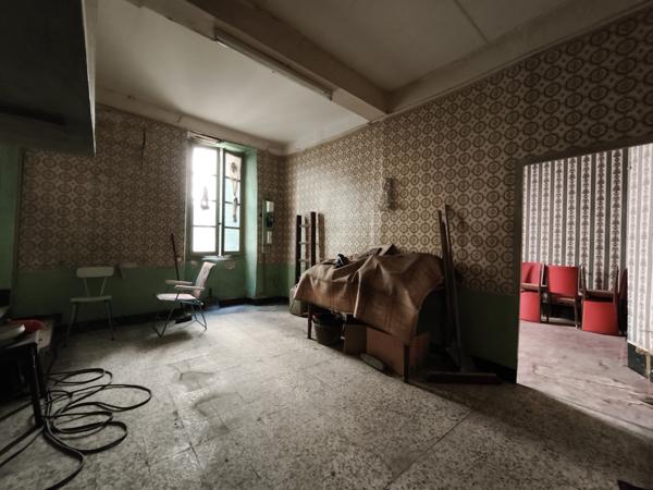 Bédarieux (34600) Immeuble de 175m2 en R+3 possibilité de 4 appartement avec garage