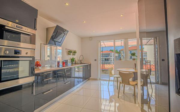 Appartement à vendre    3 pièces •  Cannes