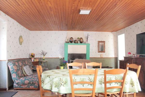 Exclusivité ! Côtes d'Armor 22150 Hénon. Maison de plain-pied, 3 chambres, garages, terrain constructible et divisible