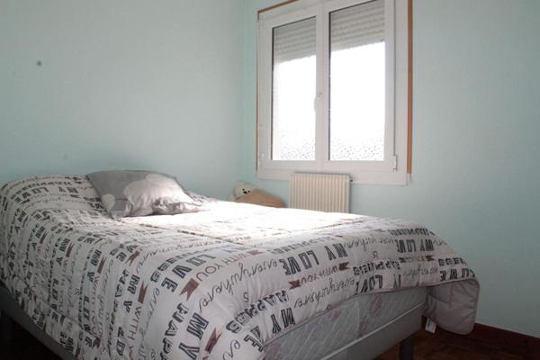 Exclusivité ! Côtes d'Armor 22150 Hénon. Maison de plain-pied, 3 chambres, garages, terrain constructible et divisible