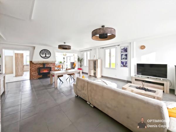 Grande maison rénovée avec dépendances, double accès et terrain de plus de 3 000 m² – Caudry secteur calme