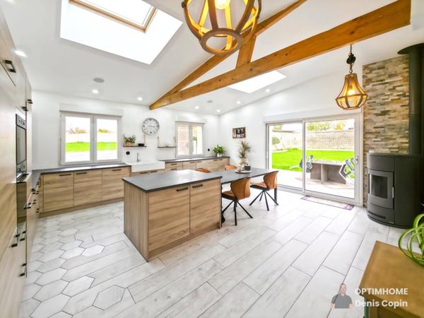 Grande maison rénovée avec dépendances, double accès et terrain de plus de 3 000 m² – Caudry secteur calme