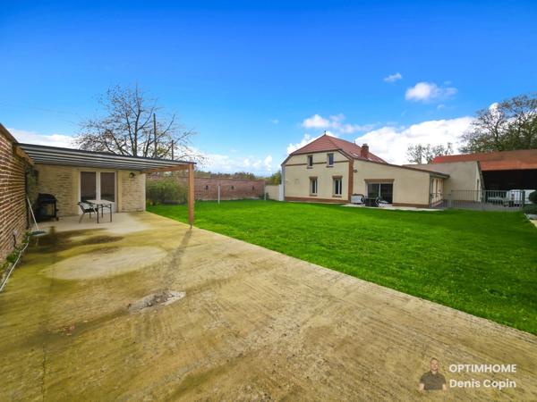 Grande maison rénovée avec dépendances, double accès et terrain de plus de 3 000 m² – Caudry secteur calme