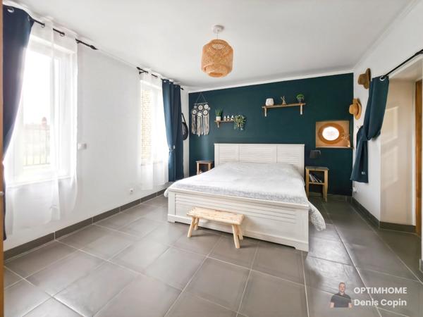 Grande maison rénovée avec dépendances, double accès et terrain de plus de 3 000 m² – Caudry secteur calme