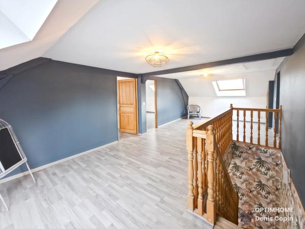 Grande maison rénovée avec dépendances, double accès et terrain de plus de 3 000 m² – Caudry secteur calme