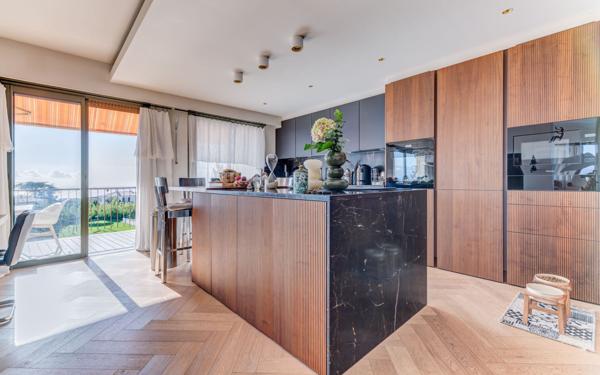 Appartement à vendre    5 pièces • 137 m2 Nice