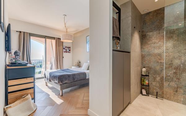 Appartement à vendre    5 pièces • 137 m2 Nice