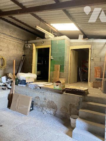 Locaux commerciaux + appartement à Vire