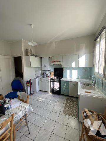 Locaux commerciaux + appartement à Vire