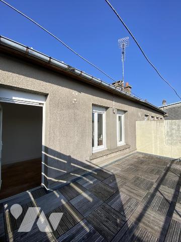 Locaux commerciaux + appartement à Vire