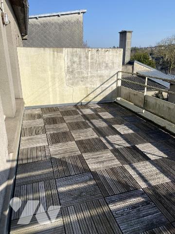 Locaux commerciaux + appartement à Vire