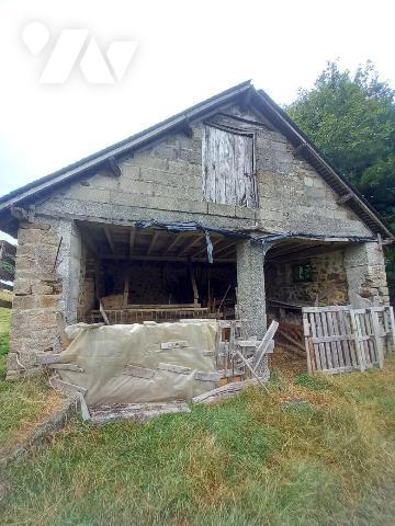 Exclusivement à l'Etude, En campagne à LUITRE, Maison en pierre de 10 m x 11 m au sol à rénover...