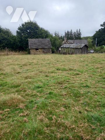 Exclusivement à l'Etude, En campagne à LUITRE, Maison en pierre de 10 m x 11 m au sol à rénover...