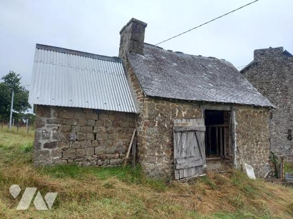 Exclusivement à l'Etude, En campagne à LUITRE, Maison en pierre de 10 m x 11 m au sol à rénover...