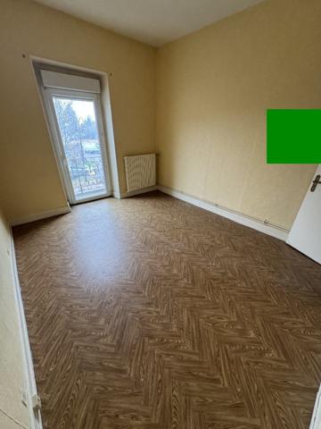 Immeuble de rapport à fort potentiel  2 appartements à rénover, 4 garages et possibilité 3ème logement