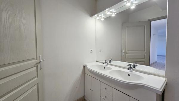 Montferrat (83131) Appartement T4 récent