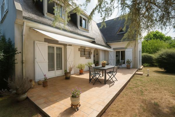 Vaste propriété de 225m² habitables sur terrain de 1919 m² arboré et paysagé