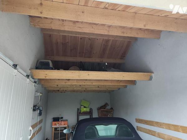 Ensemble immobilier composé de trois logements, garage et local technique
