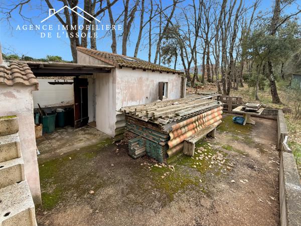 Besse-sur-Issole (83890) Abri agricole 10m² sur terrain de 1992m²