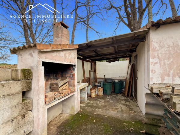 Besse-sur-Issole (83890) Abri agricole 10m² sur terrain de 1992m²