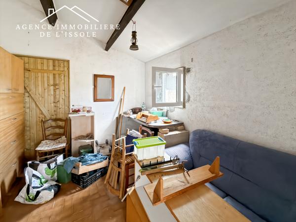 Besse-sur-Issole (83890) Abri agricole 10m² sur terrain de 1992m²