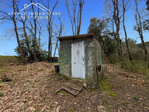 Besse-sur-Issole (83890) Abri agricole 10m² sur terrain de 1992m²