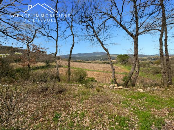 Besse-sur-Issole (83890) Abri agricole 10m² sur terrain de 1992m²