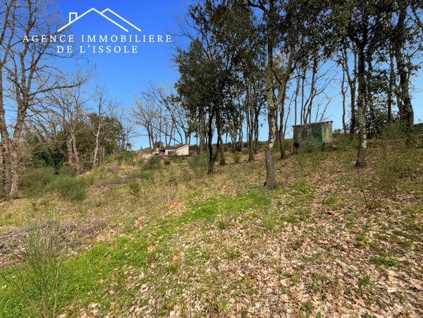 Besse-sur-Issole (83890) Abri agricole 10m² sur terrain de 1992m²