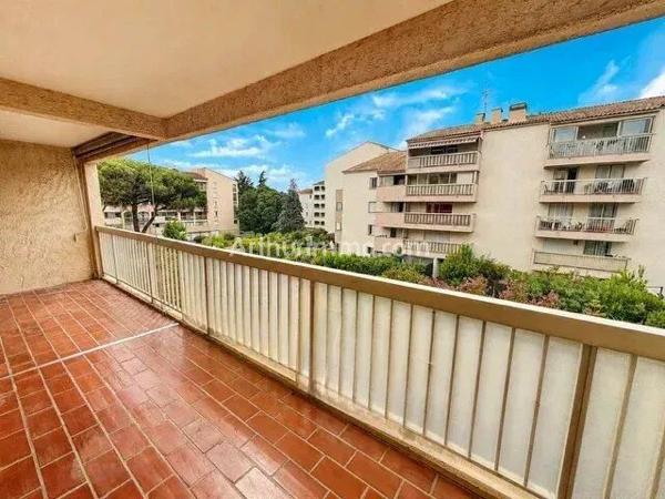 Vente                                                      Appartement
                        
                     3 pièces                      42 m2                     à Sainte-Maxime