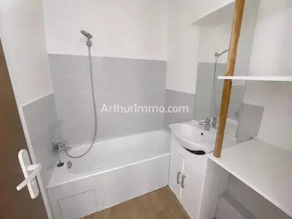 Vente                                                      Appartement
                        
                     3 pièces                      42 m2                     à Sainte-Maxime